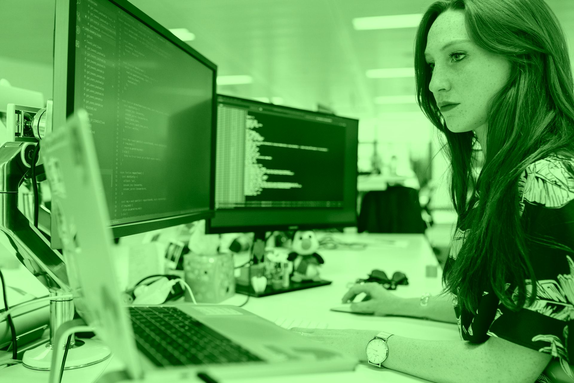 ¿Qué servicios debo priorizar al contratar una agencia?